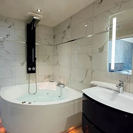 Amiraute Hotel 3*